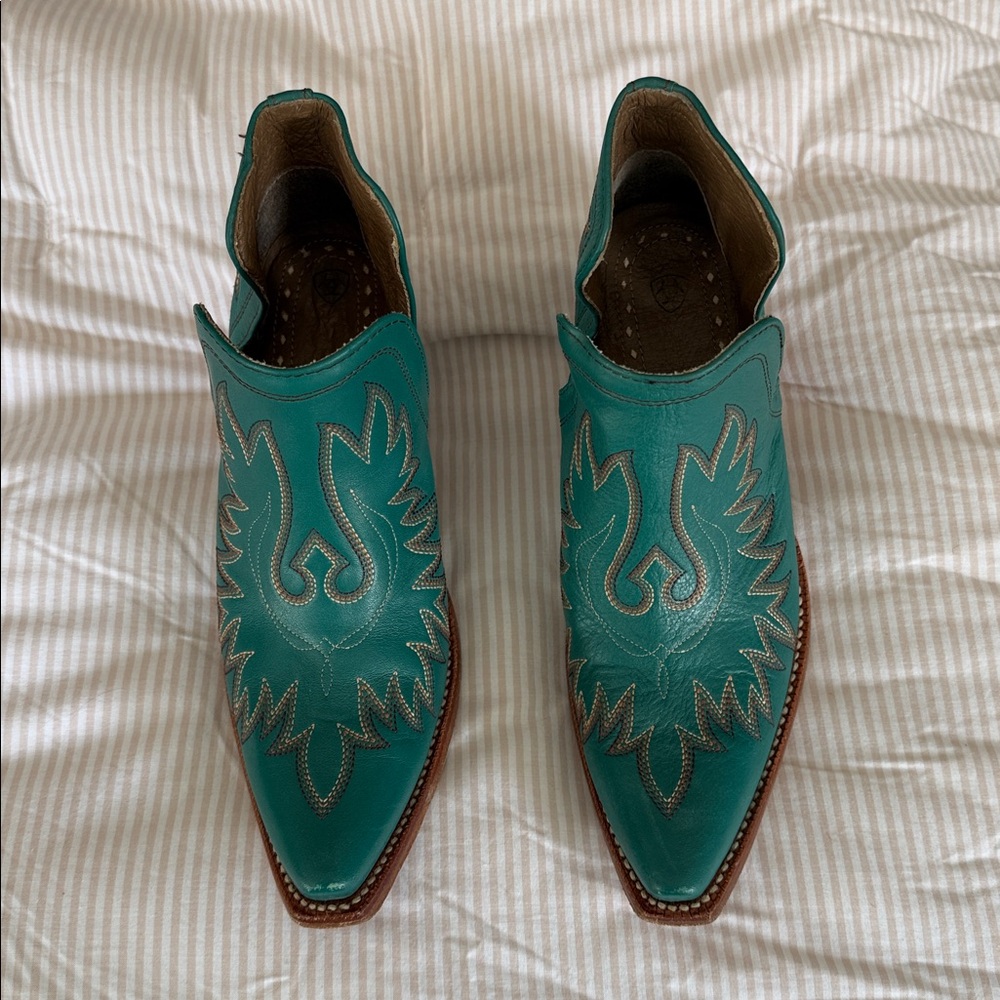 Ariat Ladies Dixon Snip Toe Boots in Turquoise Leather - Picture 2 of 11